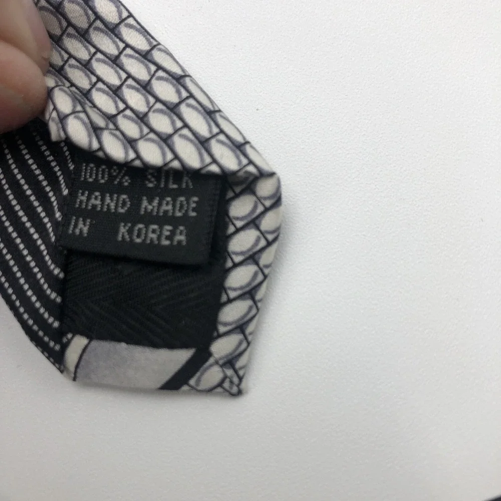 Mens 100% Silk Tie Handmade Korea Gray Silver Black‎ Dry Clean Only Wavy Pattern